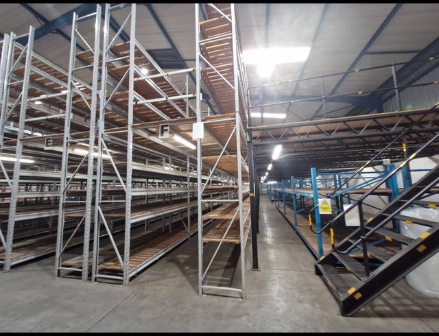 2,100M² WAREHOUSE TO LET IN JET PARK